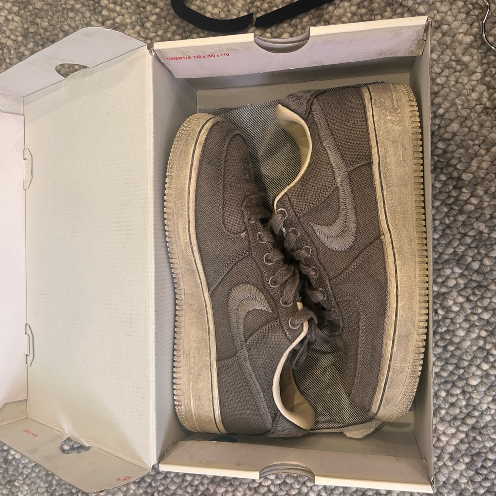 Nike
STUSSY X LOOKOUT & WONDERLAND X AIR FORCE 1 LOW 'HAND DYED - PARIS